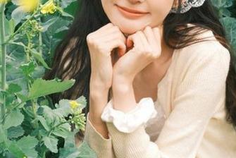 手里拿着“www.17”的手机，看“永久”大妈们的实时更新，别有一番风味。
