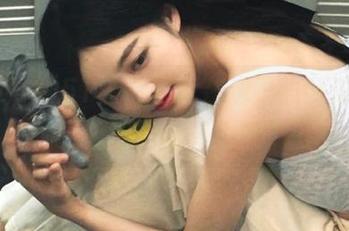 51热门：我在观看热辣瓜时，思绪也跟着飞啊飞的…