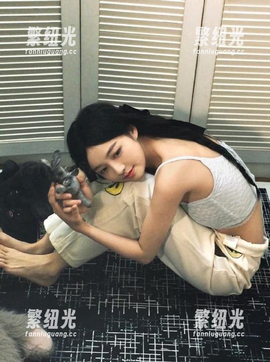 51热门：我在观看热辣瓜时，思绪也跟着飞啊飞的…