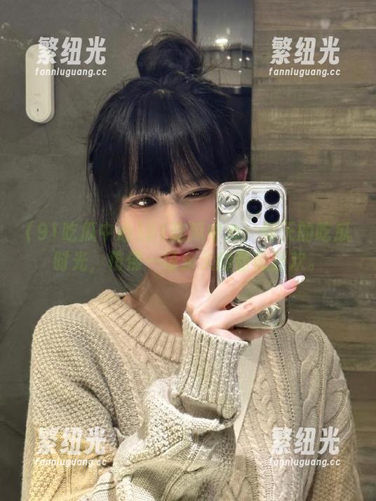 91吃瓜中心：每天的吃瓜时光，仿佛一场永久的甜蜜狂欢。