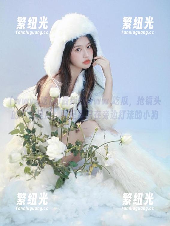 www.吃瓜 最新的www.吃瓜,抢镜头的不在是瓜,而是那只在旁边打滚的小狗~