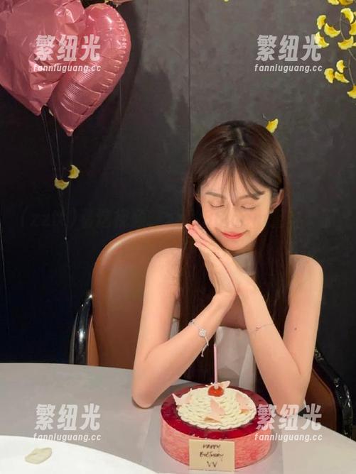 看这视频，zztt88.ccm警告：黑料太重，慎点！