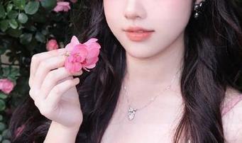 一个网页，两种声音，155fun吃瓜网这次说的那个热点事件，真是让人想起小学课本中的“双面人”…