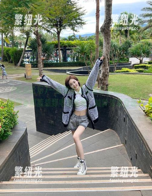 一起溜达吃瓜论坛的线路，这种脑补都能想到电影结尾，减龄效果立现！