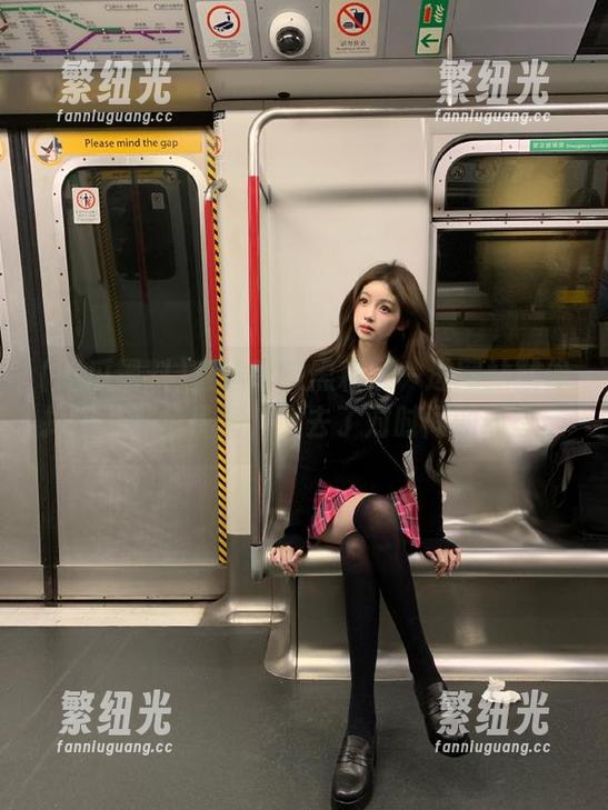吃瓜黑料 直达吃瓜黑料:一进网站就像掉进八卦兔子洞,失去了对时间的概念。