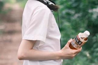 网曝吃瓜在线又实现了“我也能出现在热搜”的梦想，心中莫名感动。