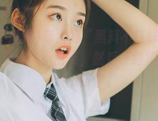 每次到“黑料不打烊”入口，都想要点个小甜点，然后一路消失在这一片瓜田中。