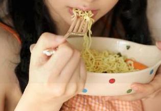 让我想想，zztt15.su黑料不打烊的永久入口，背后藏着啥？