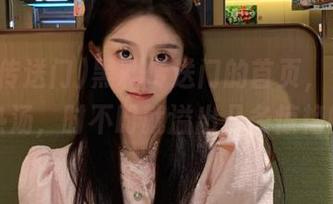 黑料传送门的首页，仿佛一锅热汤，时不时就溢出几条惊艳的！