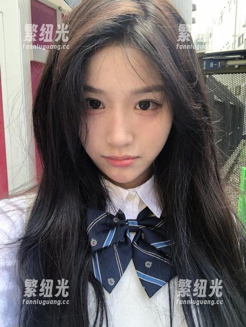 抖音网红的光环照不亮黑暗，黑料吃瓜网站网址让你冷静思考。
