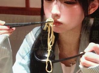 “黑料爆料社”发布：厨艺不佳依然能搅动风云，这位大厨果然老司机一样的浪漫！