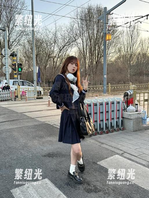 真心喜欢在“黑料网”入口前徘徊，观看其中的疯狂，心里却飘着一丝幸福感。