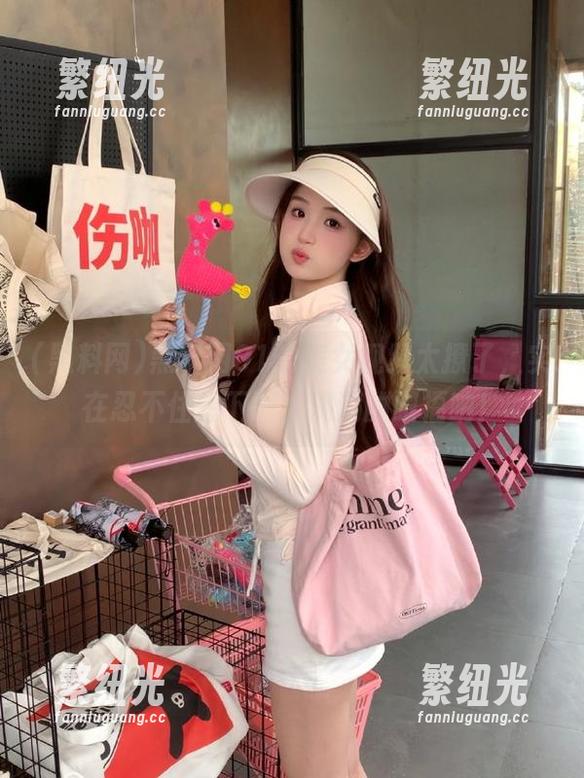 黑料网91的美女视频太撩了，实在忍不住想下载，满满的眼福呐！