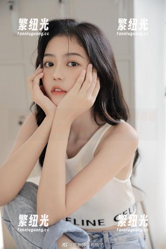 观看黑料网官网不如直接开启脑洞模式，连弹幕都可以预言未来呢！