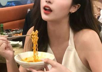 黑料网中的时空传送门，回家的路上变得好奇妙！